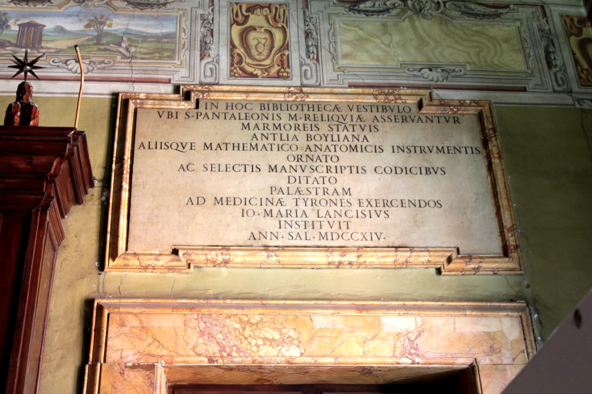 Biblioteca%20Lancisiana%2C%20Monumental%20Complex%20of%20Santo%20Spirito%20in%20Saxia%2C%20Rome%20-%2003.JPG